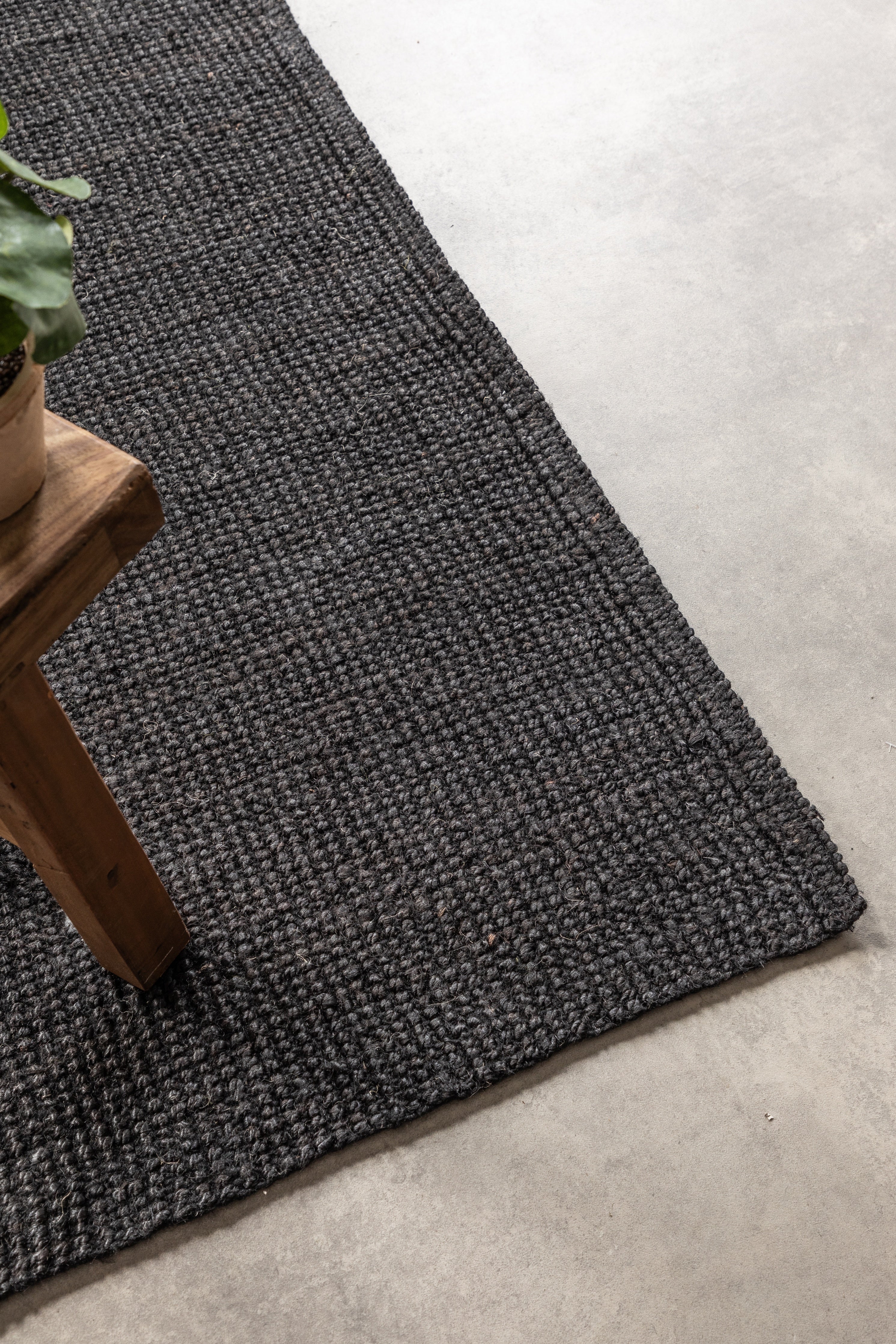 BOUCLE JUTEMATTA, MÖRKSVART - 105976