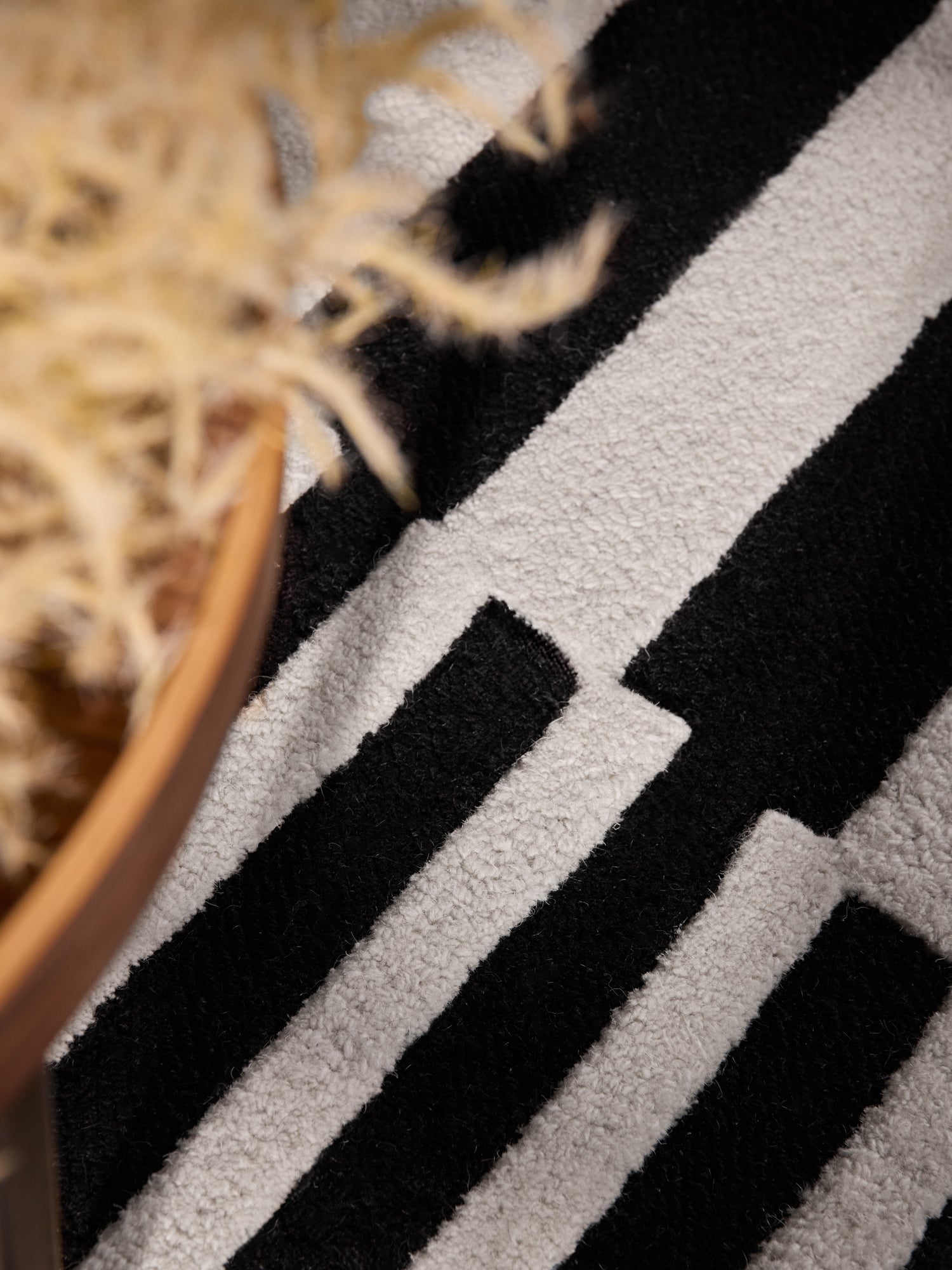 ELLE DECORATION STRYVE ULLMATTA FLUX, SVART-VIT