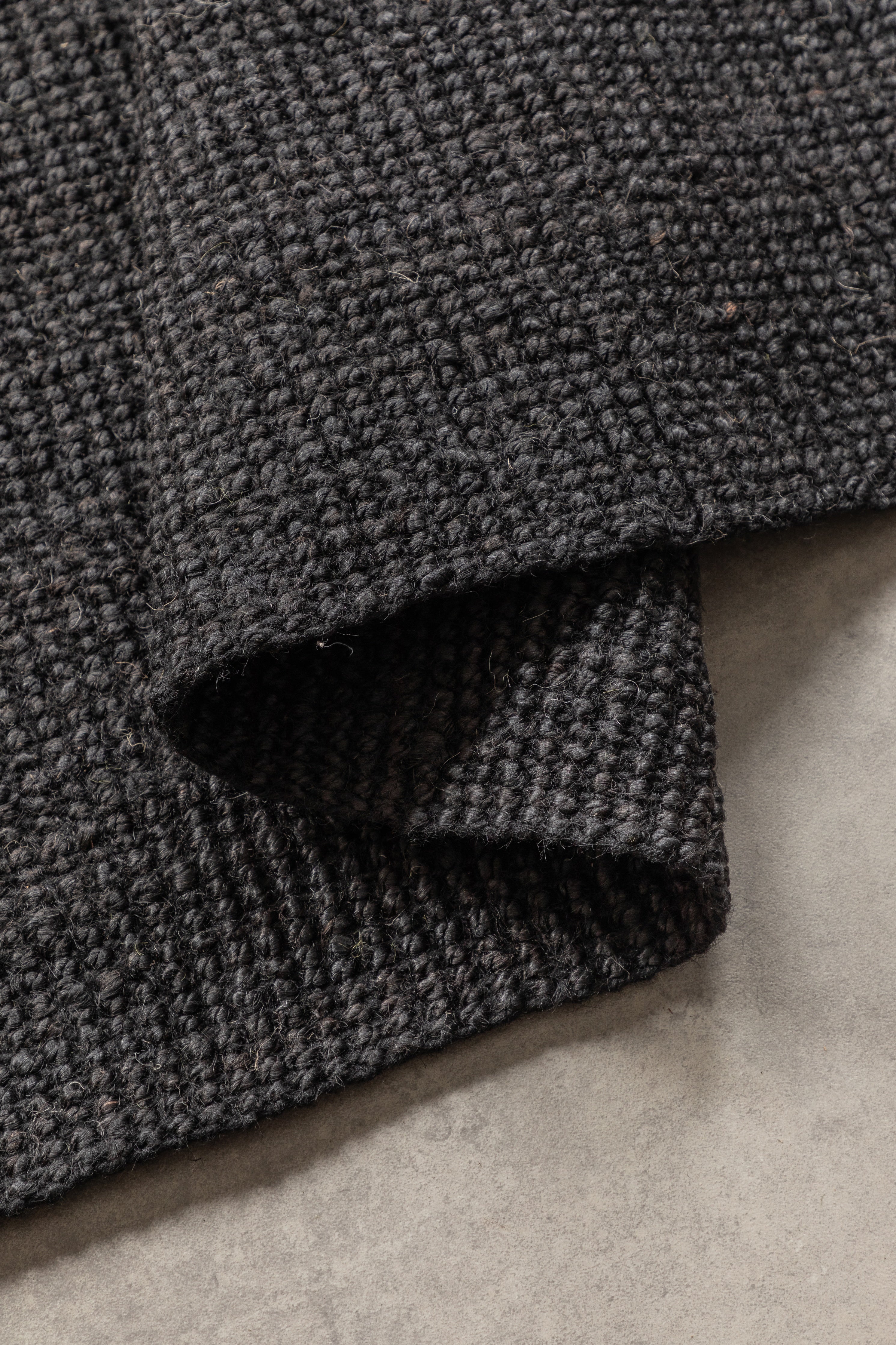 BOUCLE JUTEMATTA, MÖRKSVART - 105976