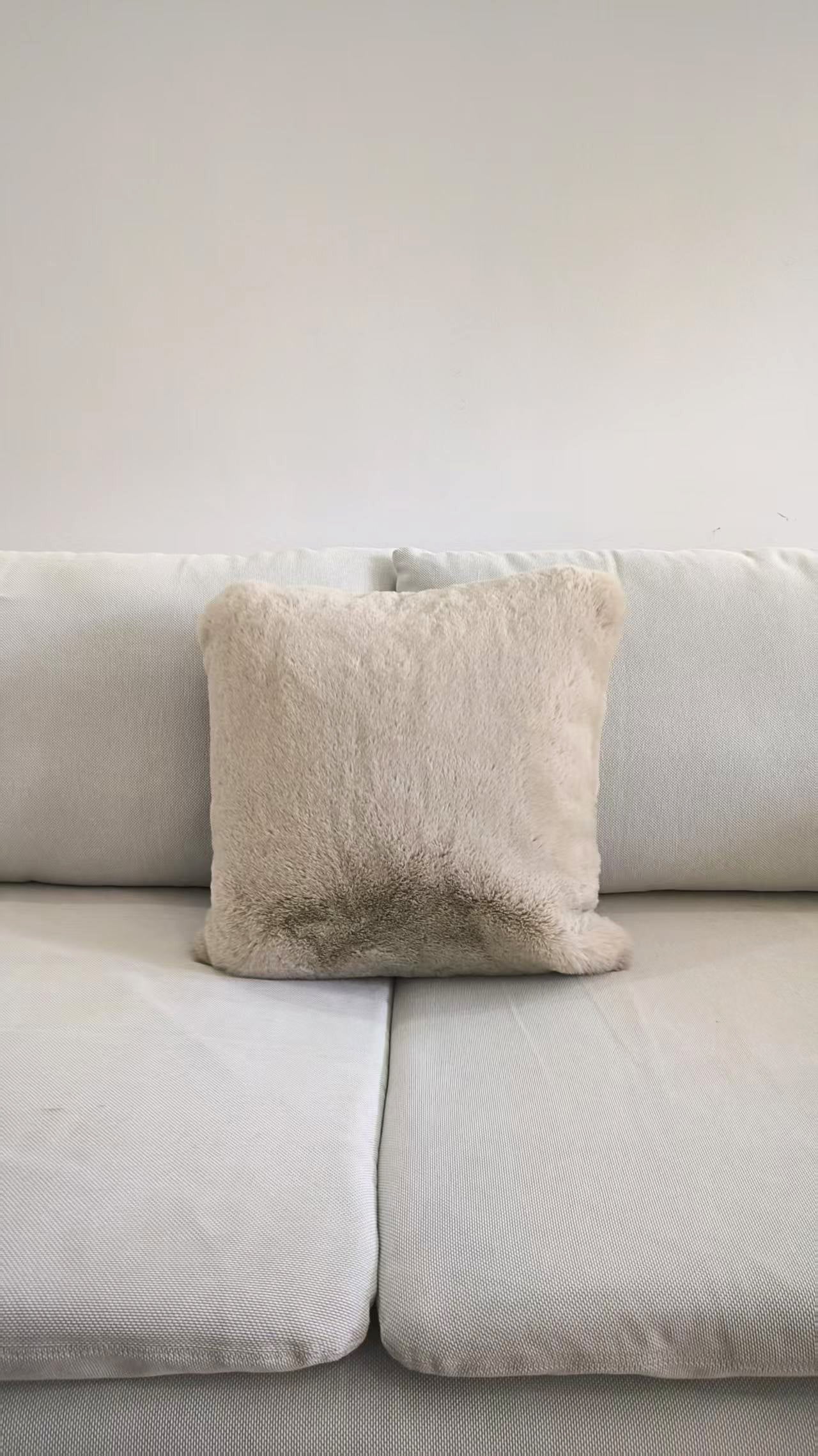 MJUKT PÄLSKUDDÖVERDRAG, LJUSBEIGE