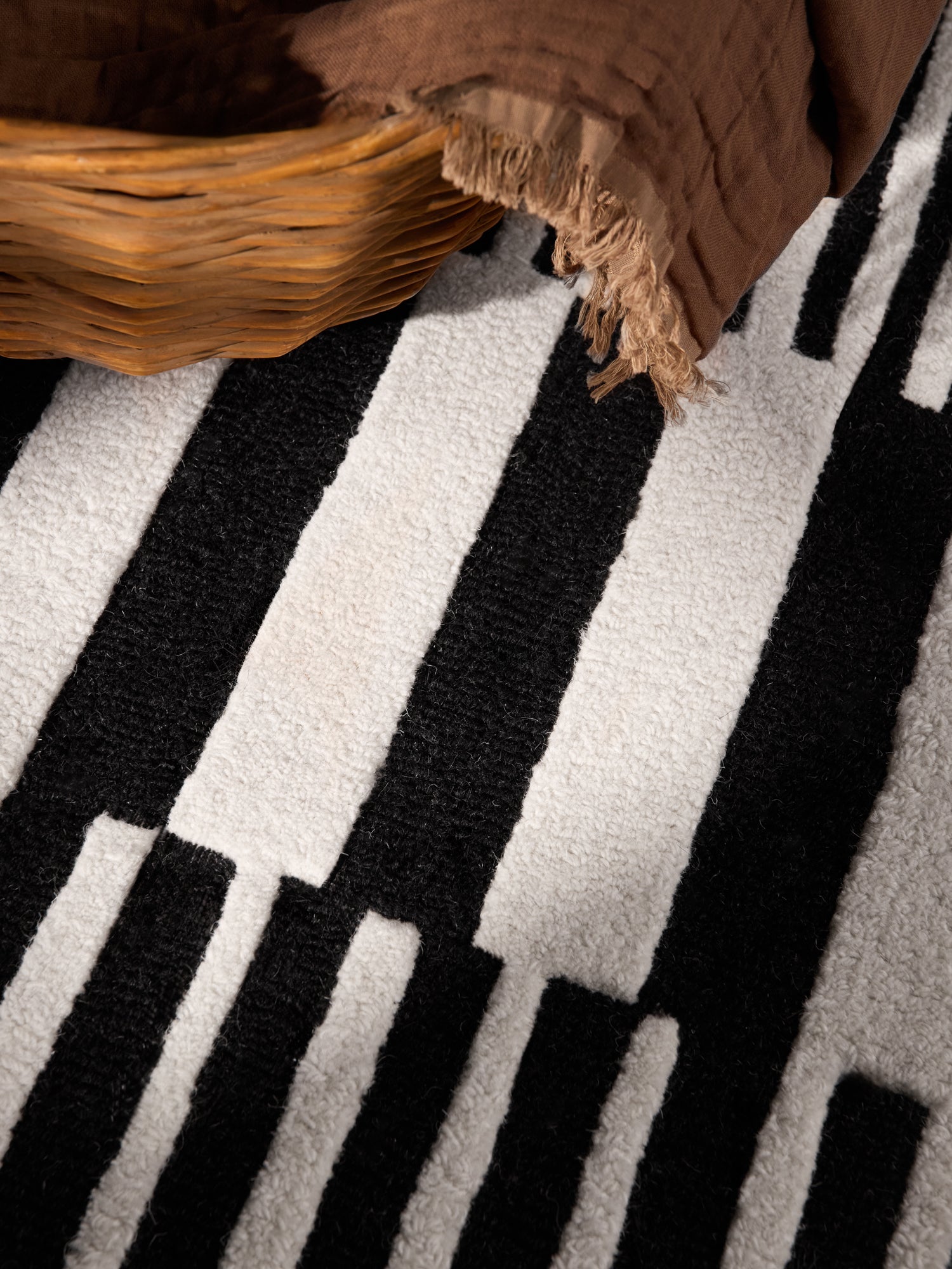 ELLE DECORATION STRYVE ULLMATTA PULSE, SVART-VIT