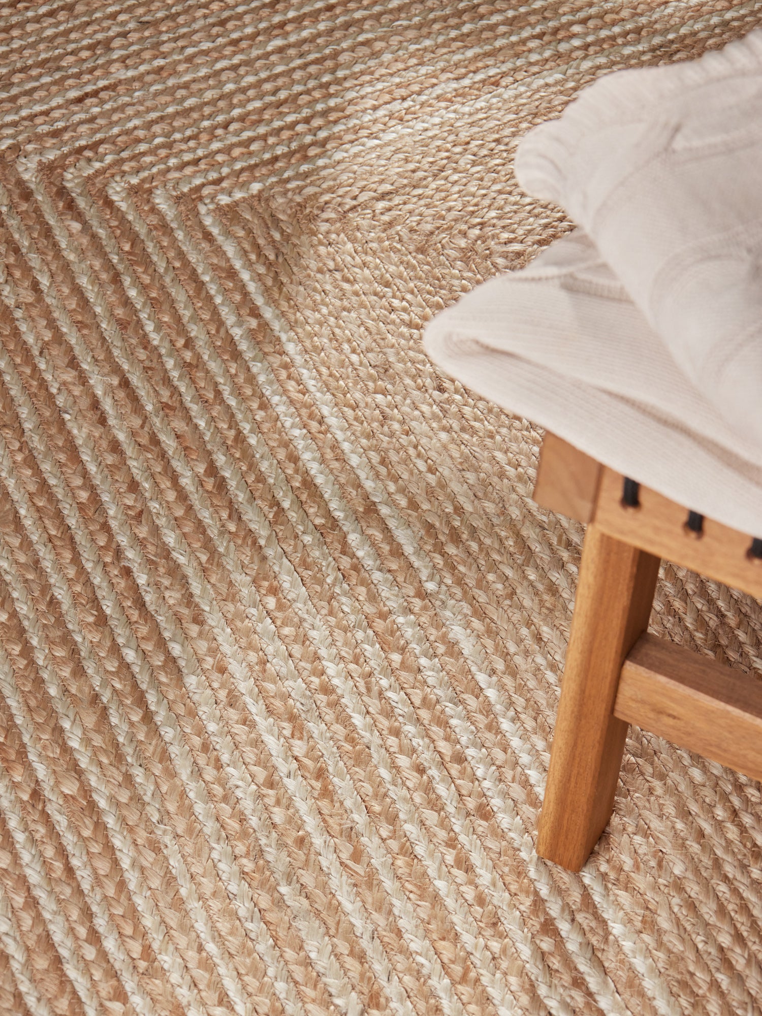 JUNO JUTE-MATTA LINE, NATUR VIT GULD