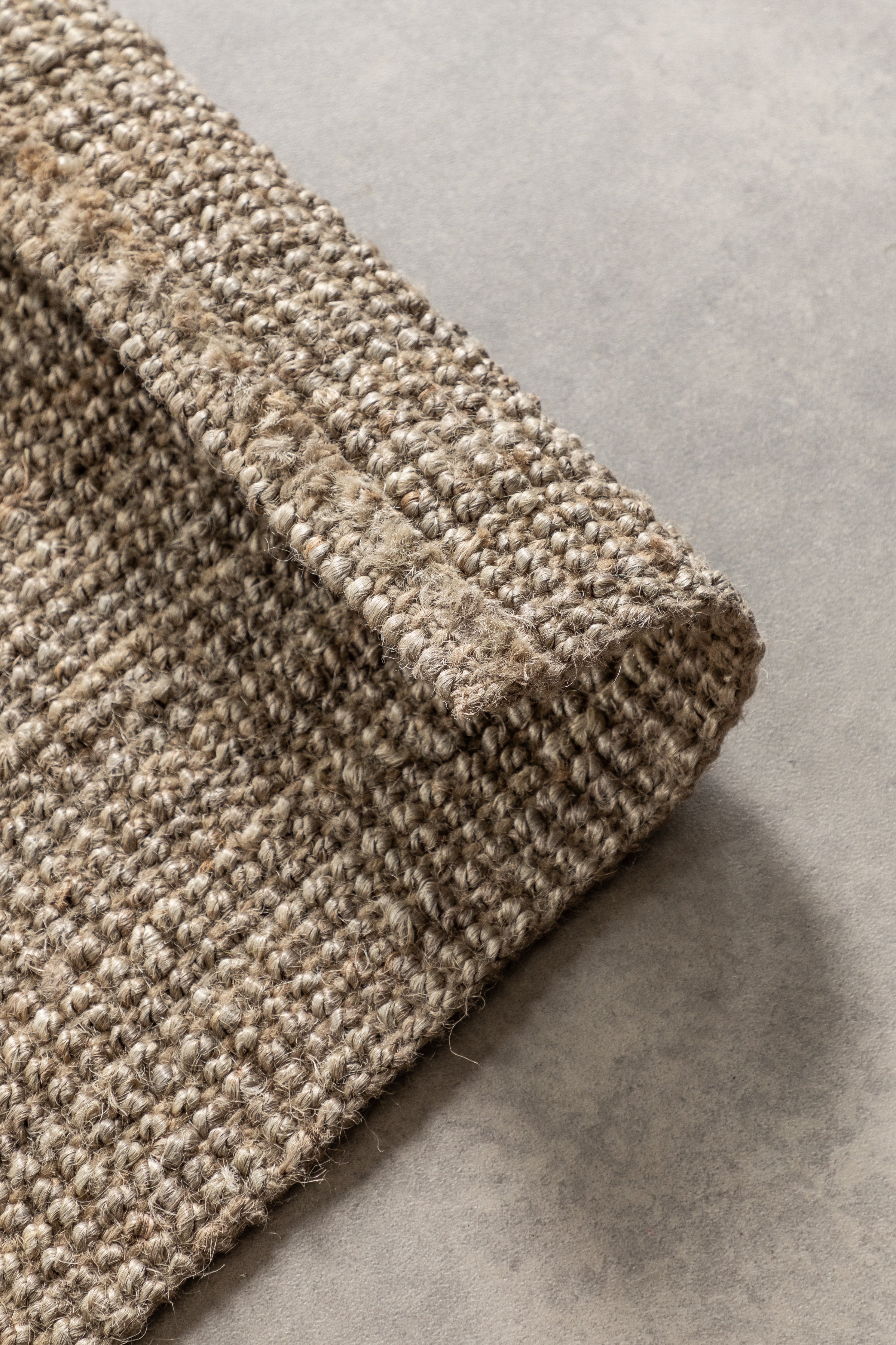 BOUCLE JUTEMATTA, GRÅBRUN - 105975