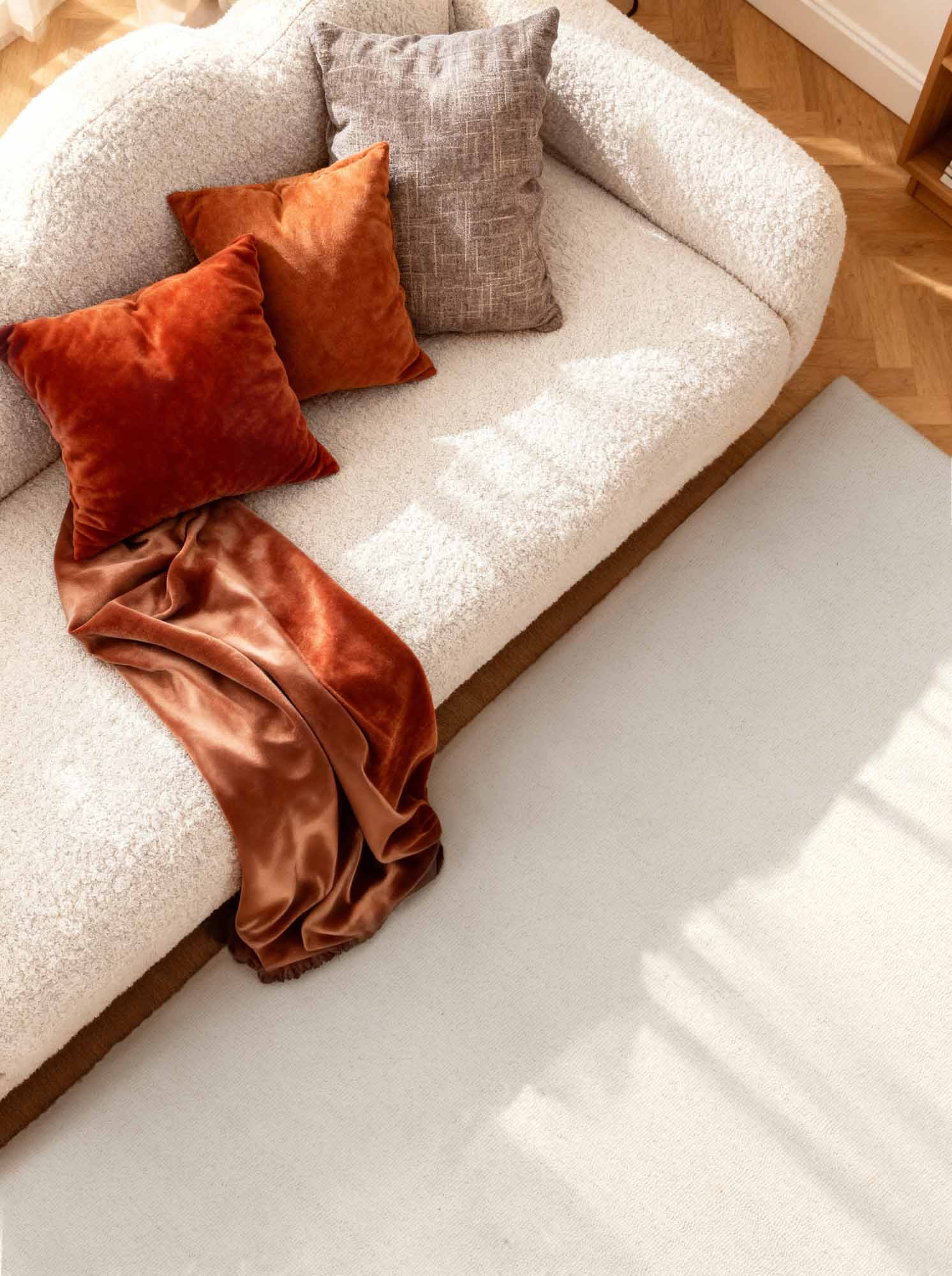 ELLE DECORATION PURISTIC FIN BOUCLE ULLMATTA, KNUTAR NATURVIT