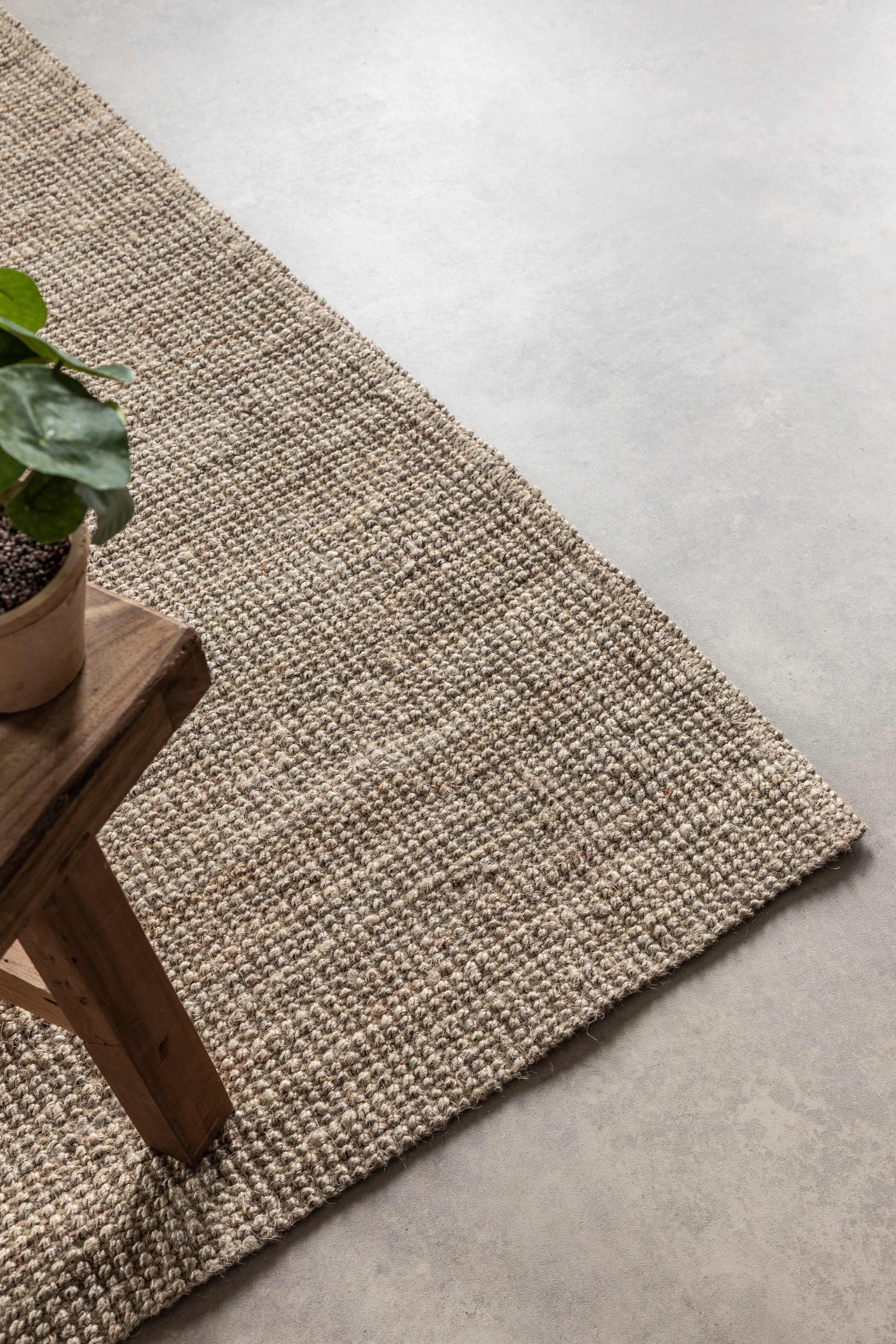 BOUCLE JUTEMATTA, GRÅBRUN - 105975