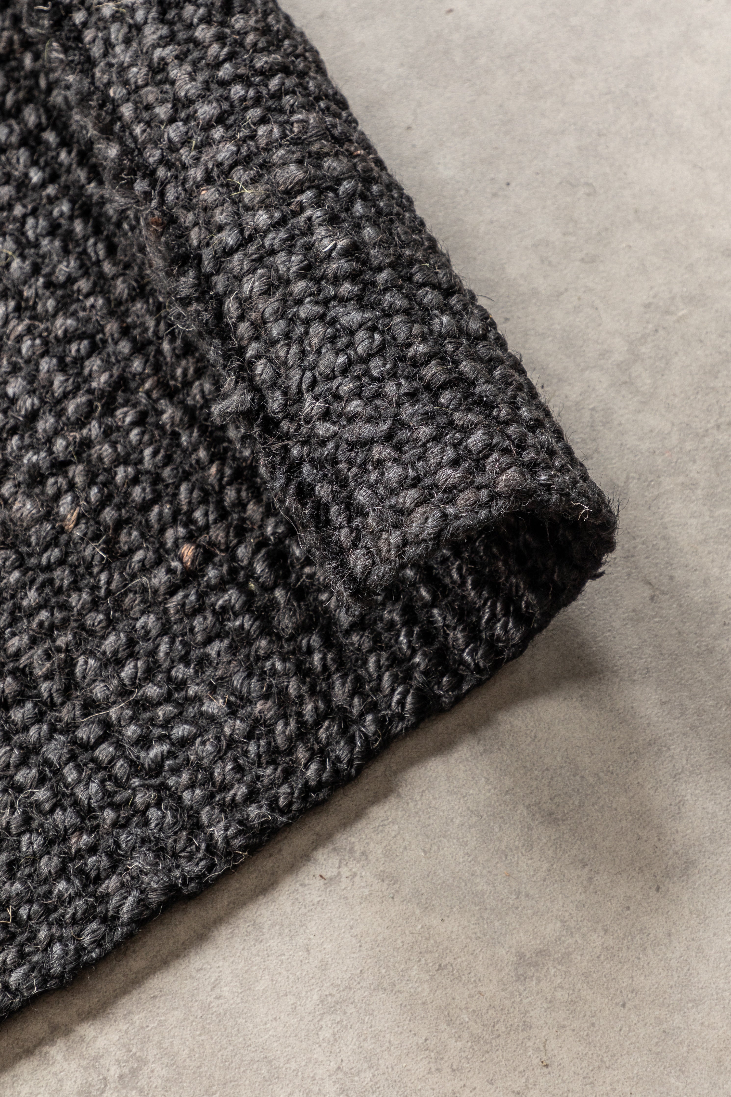 BOUCLE JUTEMATTA, MÖRKSVART - 105976